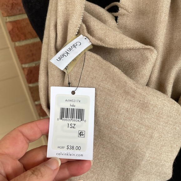 Calvin Klein Soft Beige Fringe Scarf – New with Tags - Picture 3 of 6